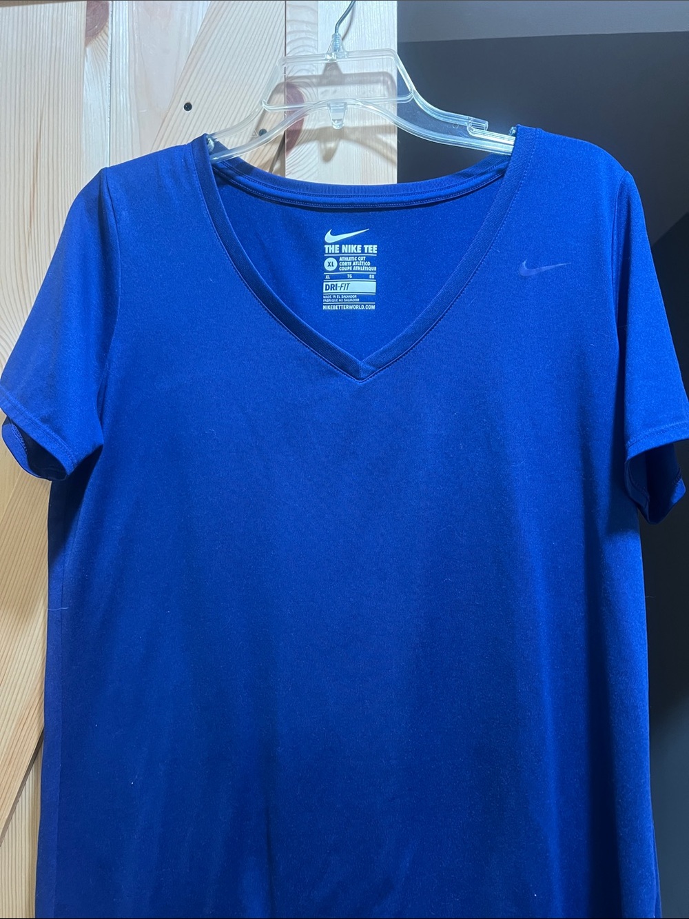 Nike Women’s Dri-FIT V-Neck Tee — Blue size x large